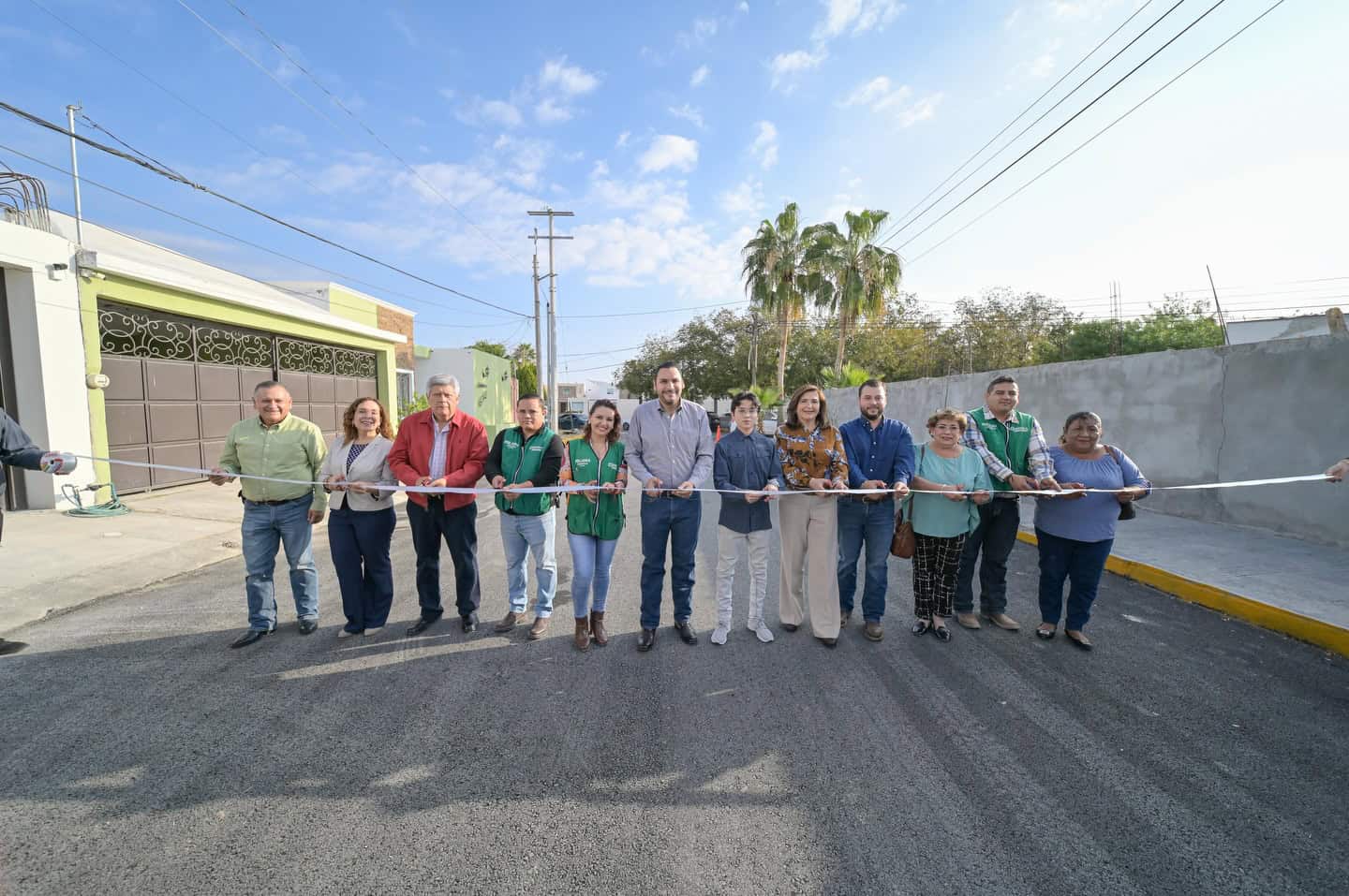 Carlos Villarreal Pérez entrega obras de pavimentación en colonia Elsa Hernández
