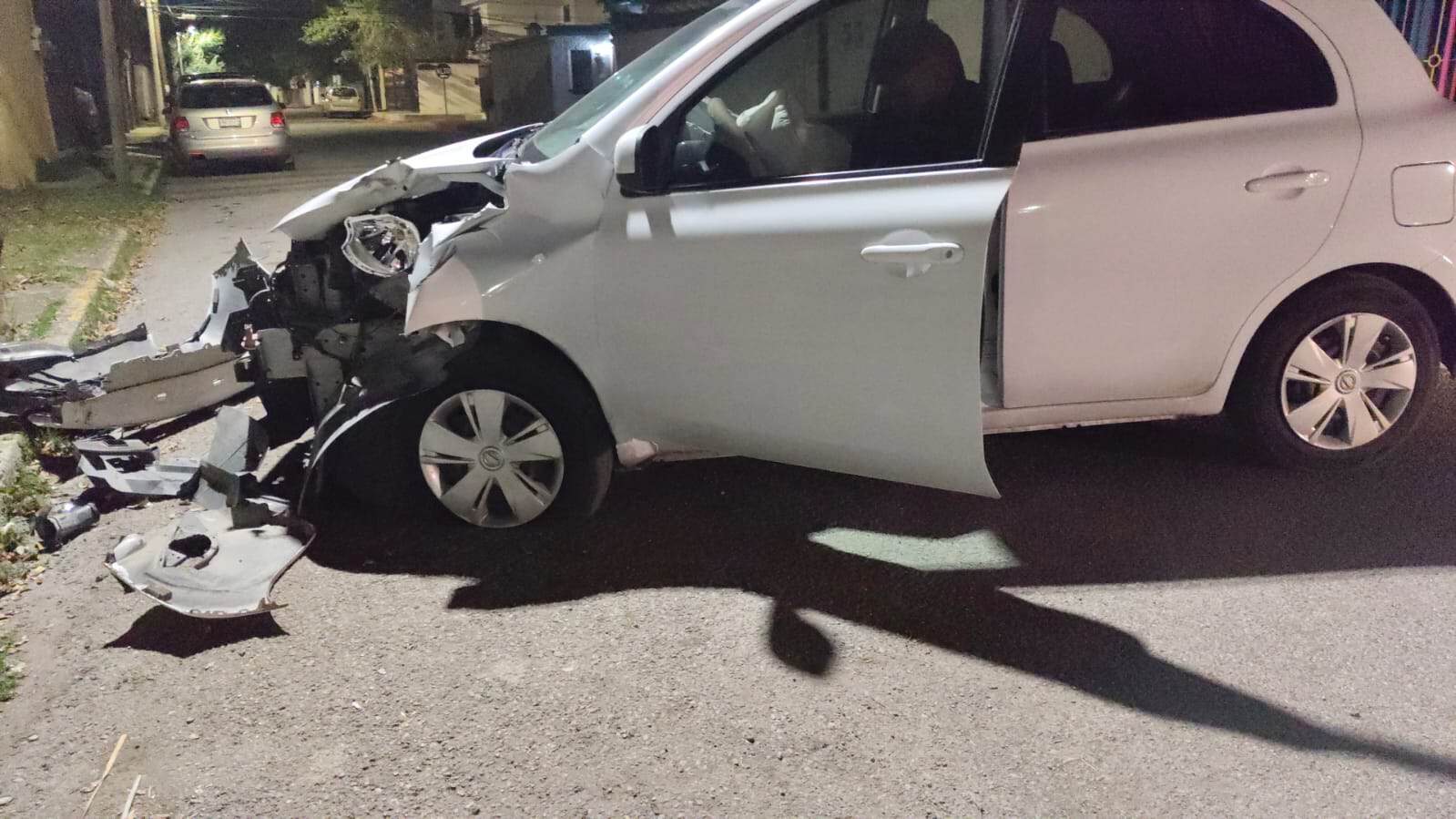 Joven se duerme al volante y provoca aparatoso choque en la colonia Roma