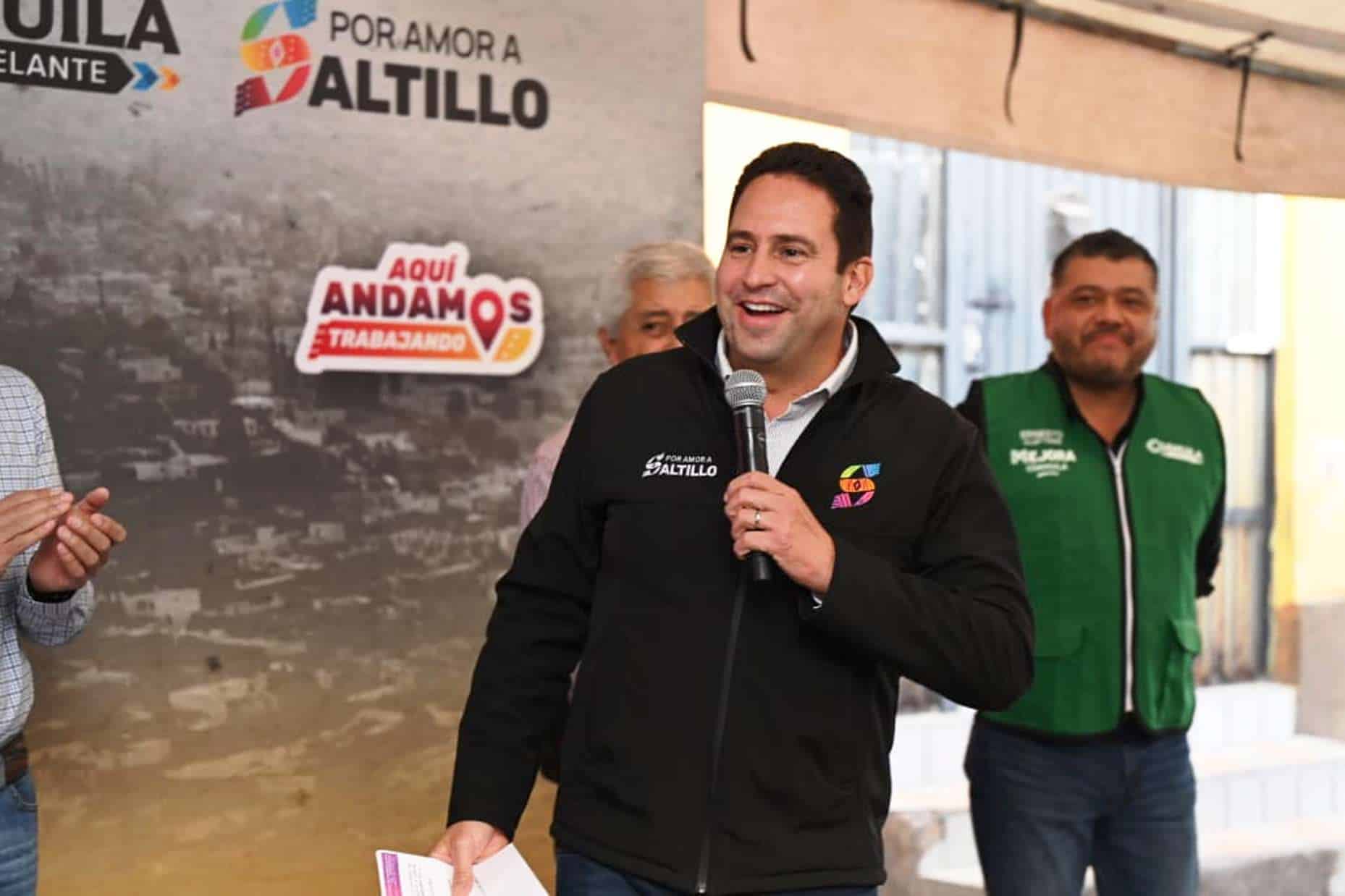 Javier Díaz González entrega obra de rehabilitación de pavimento en Saltillo