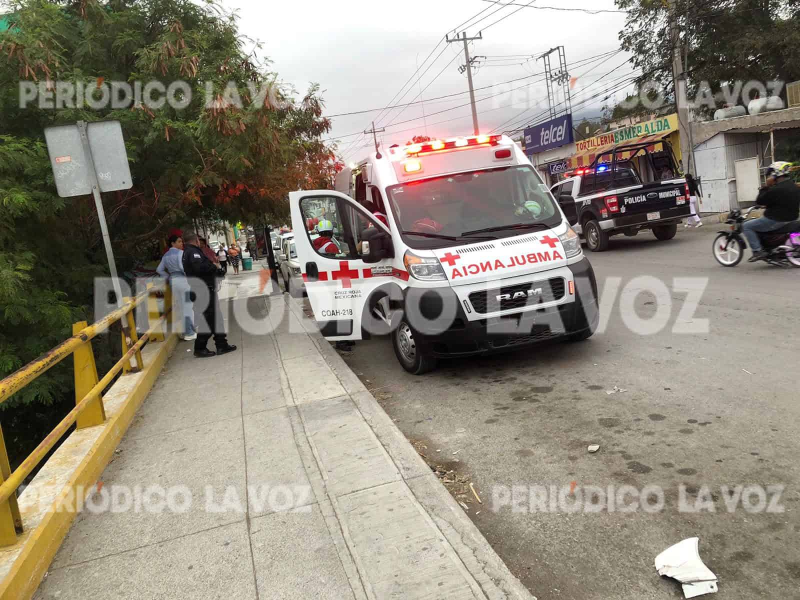 Hombre cae desde un puente en Monclova y sufre múltiples lesiones