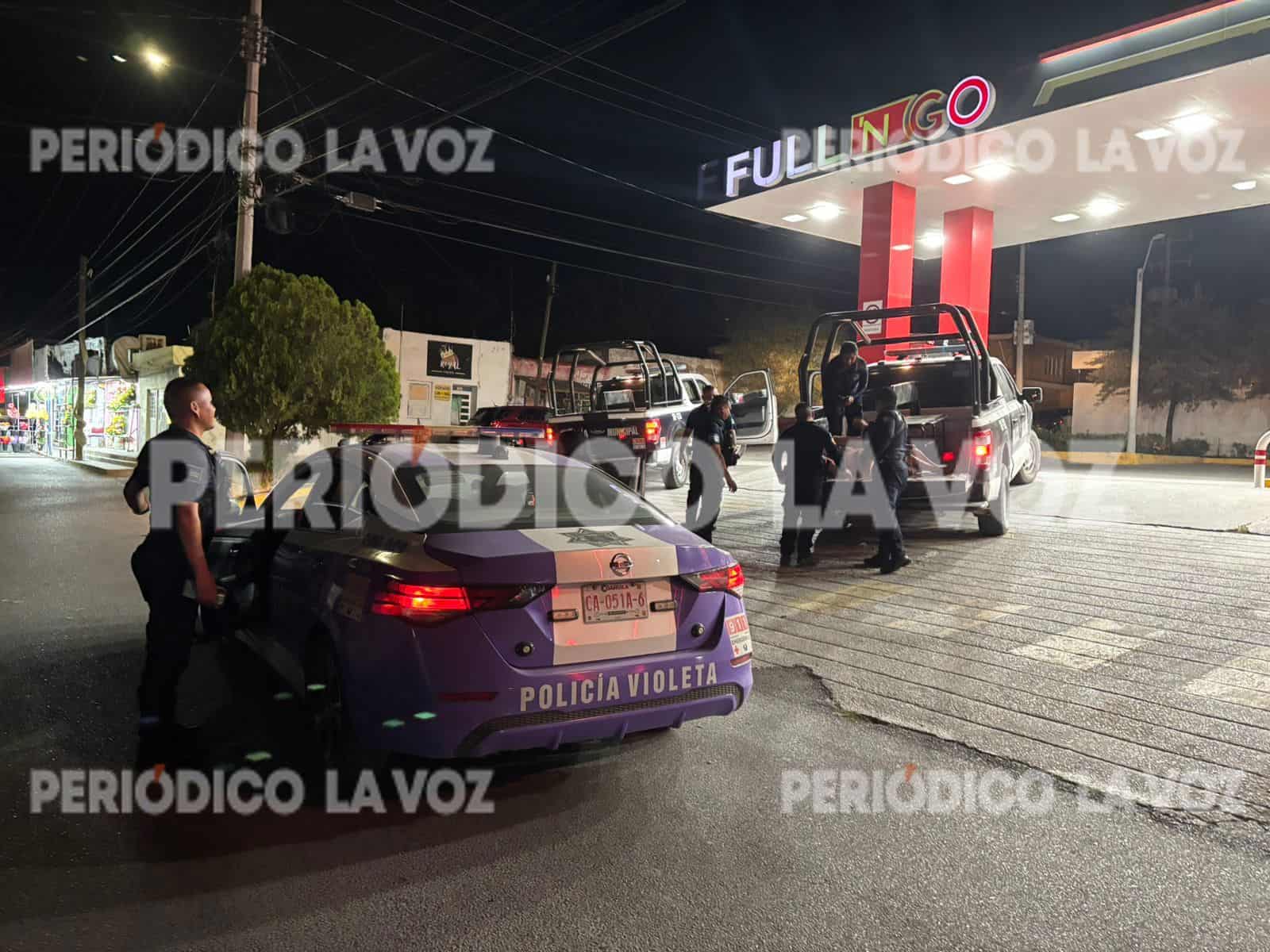 Mujer en crisis mental causa altercado en gasolinera de Monclova