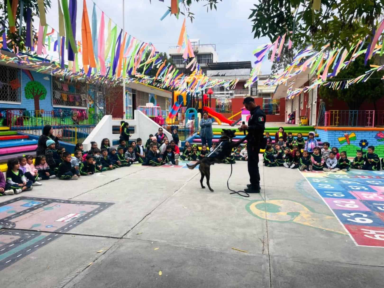 Comisaría de Seguridad realiza exhibiciones policiales en escuelas de Saltillo
