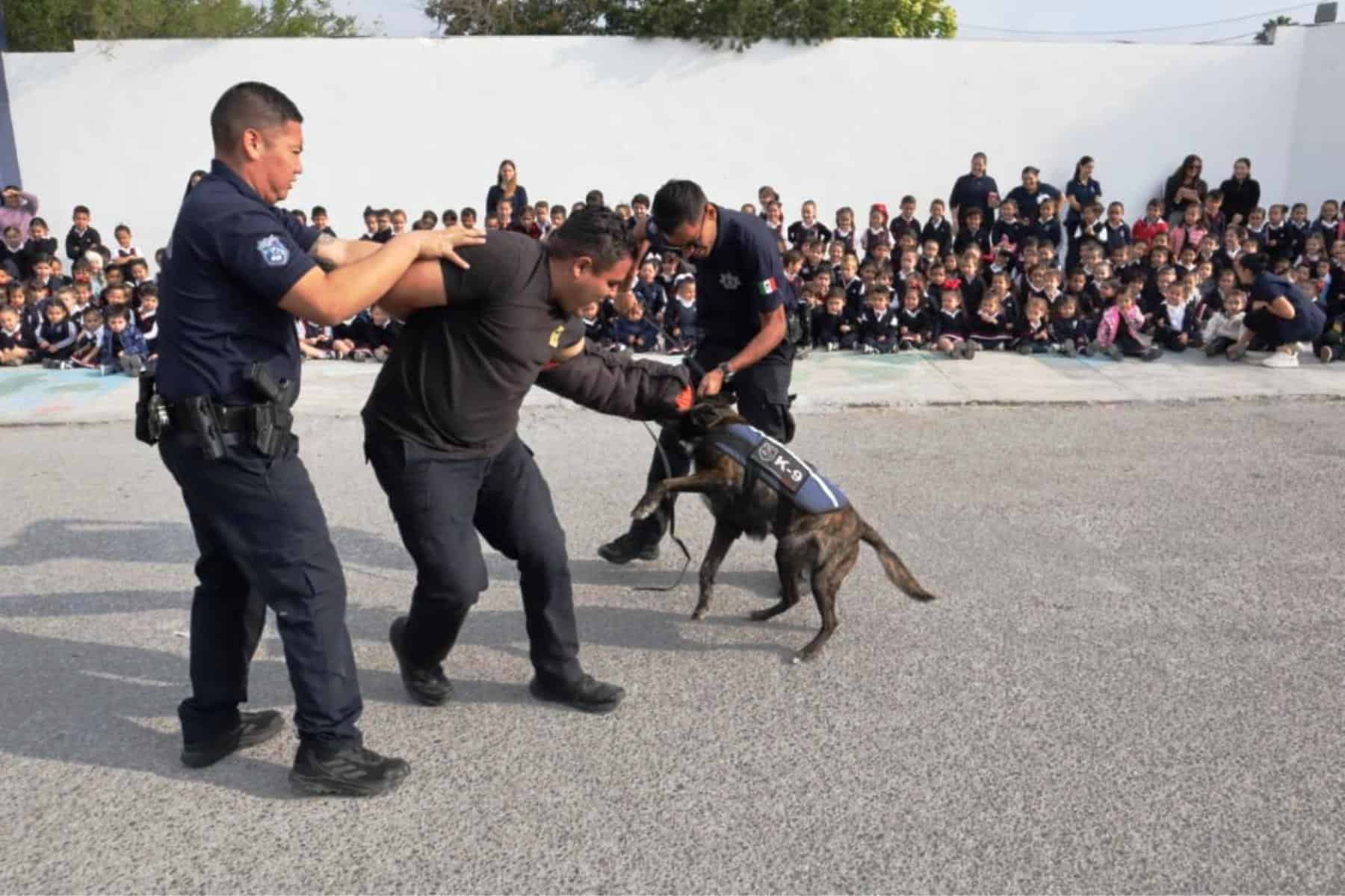 Comisaría de Seguridad realiza exhibiciones policiales en escuelas de Saltillo