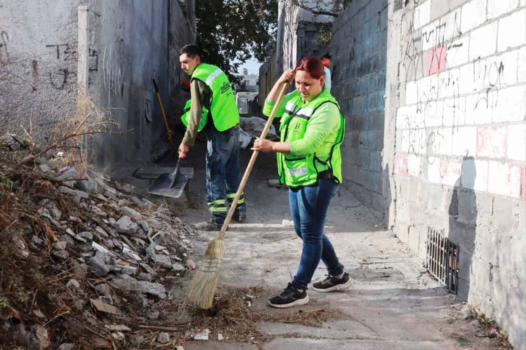 Saltillo mejora espacios públicos con limpieza integral