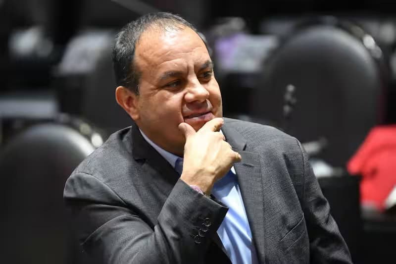 Cuauhtémoc Blanco provoca indignación en 25N por gesto hacia Martha Cruz
