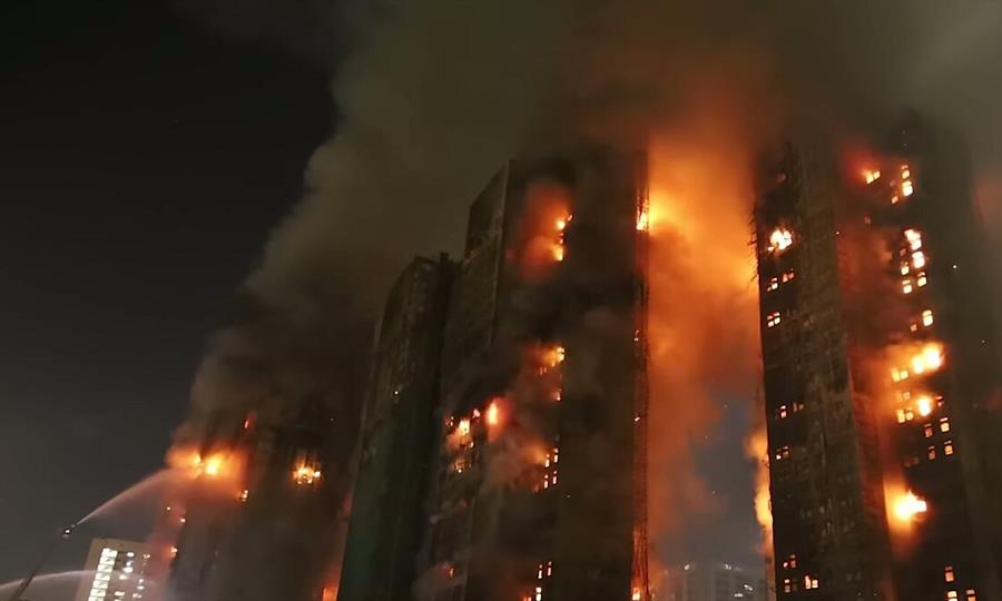 Tragedia en Tai Po: incendio deja 128 muertos en complejo residencial