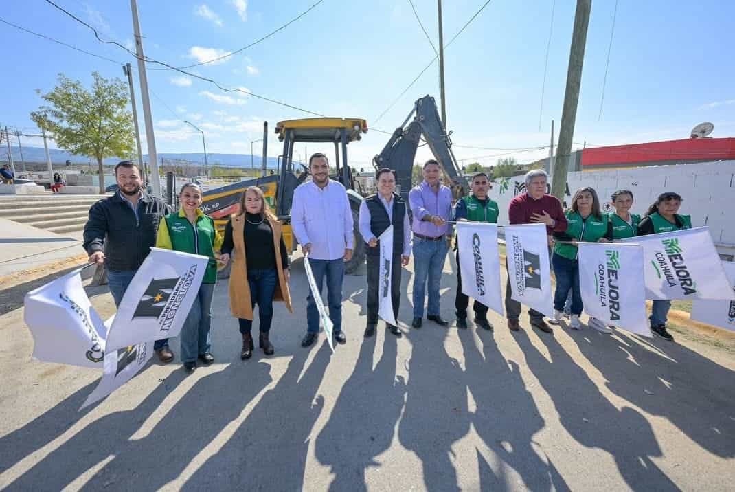 Carlos Villarreal entrega obras de drenaje y recarpeteo en Monclova