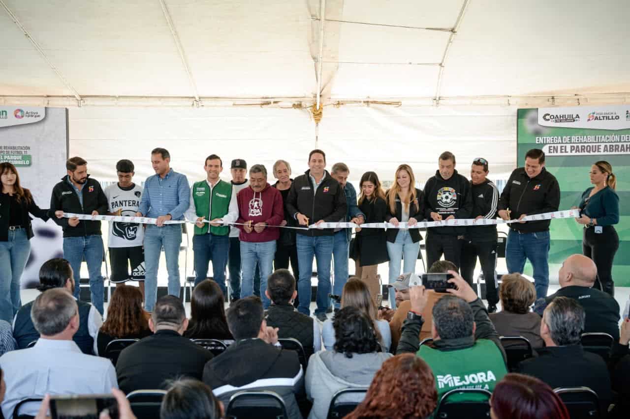 Rehabilitación de cancha de fútbol en Saltillo beneficia a miles de deportistas