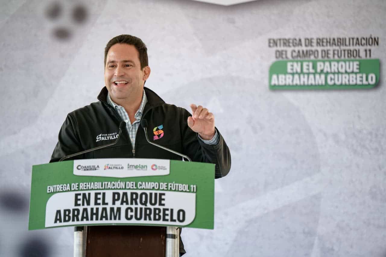 Rehabilitación de cancha de fútbol en Saltillo beneficia a miles de deportistas
