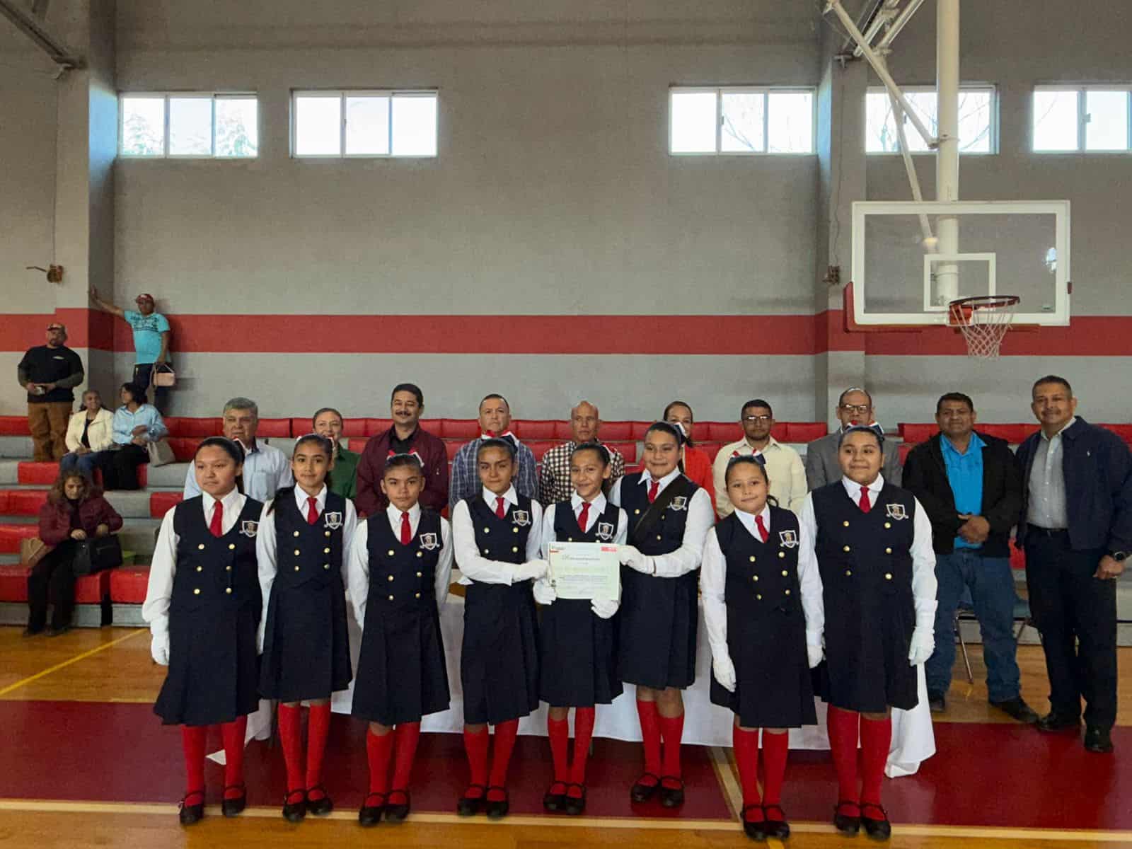 Escuela primaria José María Morelos gana concurso de escoltas en Coahuila