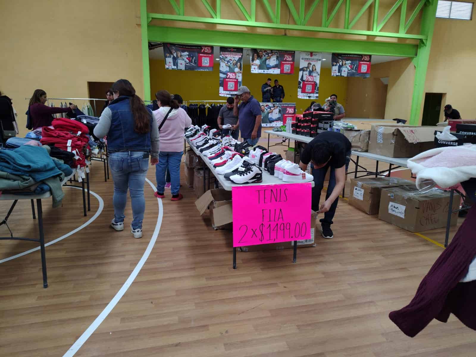 Instalan gran bazar de mercancía americana en la Unidad Deportiva de Nava