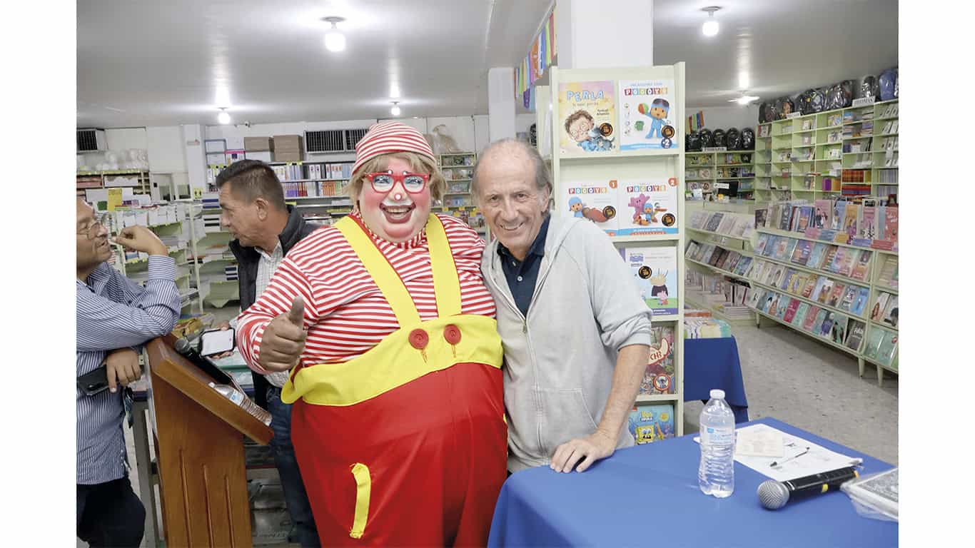 Juan Latapí O. presenta su libro El pequeño Monclovense en la Feria del Libro