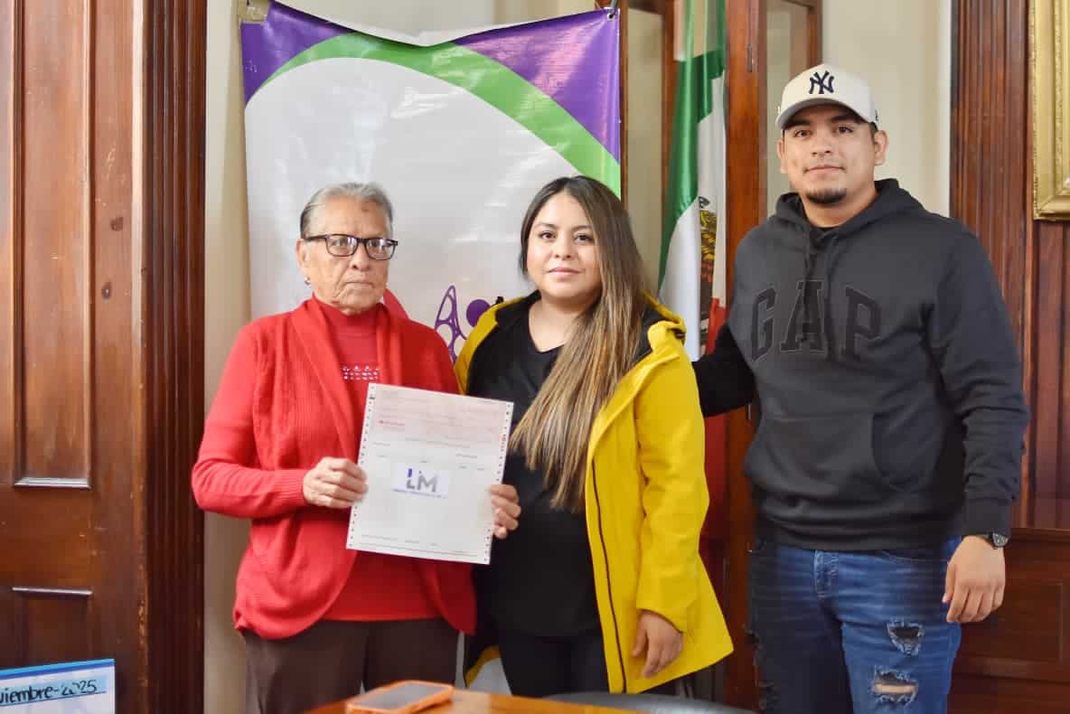 Gobierno de Cuatro Ciénegas entrega apoyos para cirugías oftalmológicas