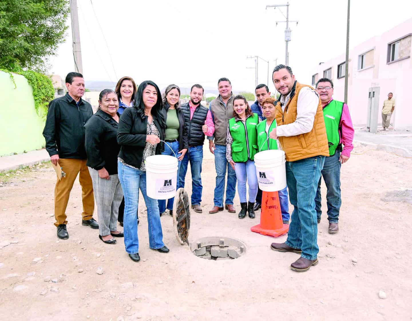 Carlos Villarreal entrega obra de agua y drenaje en Monclova