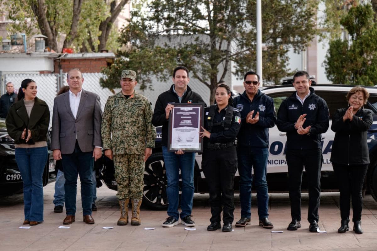 Saltillo: Javier Díaz González reconoce a César y Bebeto, perros de la unidad K9