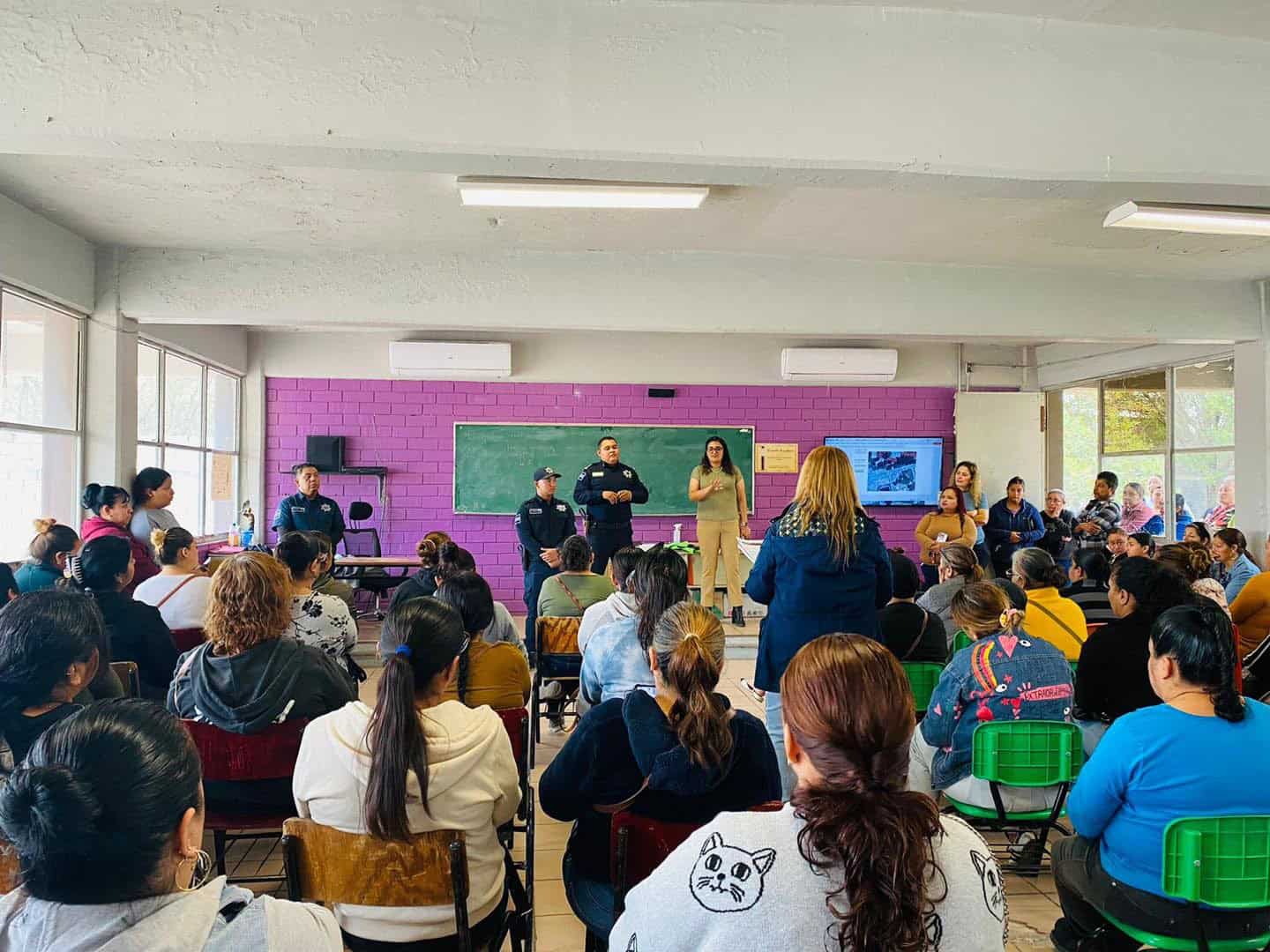 Padres de la Secundaria 10 refuerzan educación vial y seguridad en Allende