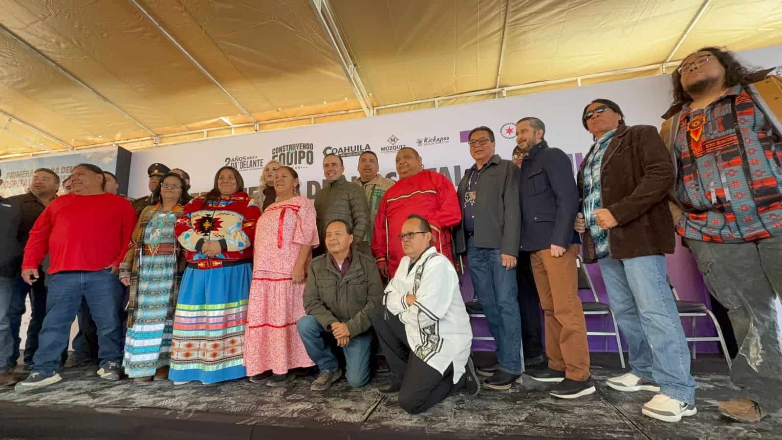 Gobernador Manolo Jiménez coloca primera piedra del hospital Muzquiseki en Múzquiz