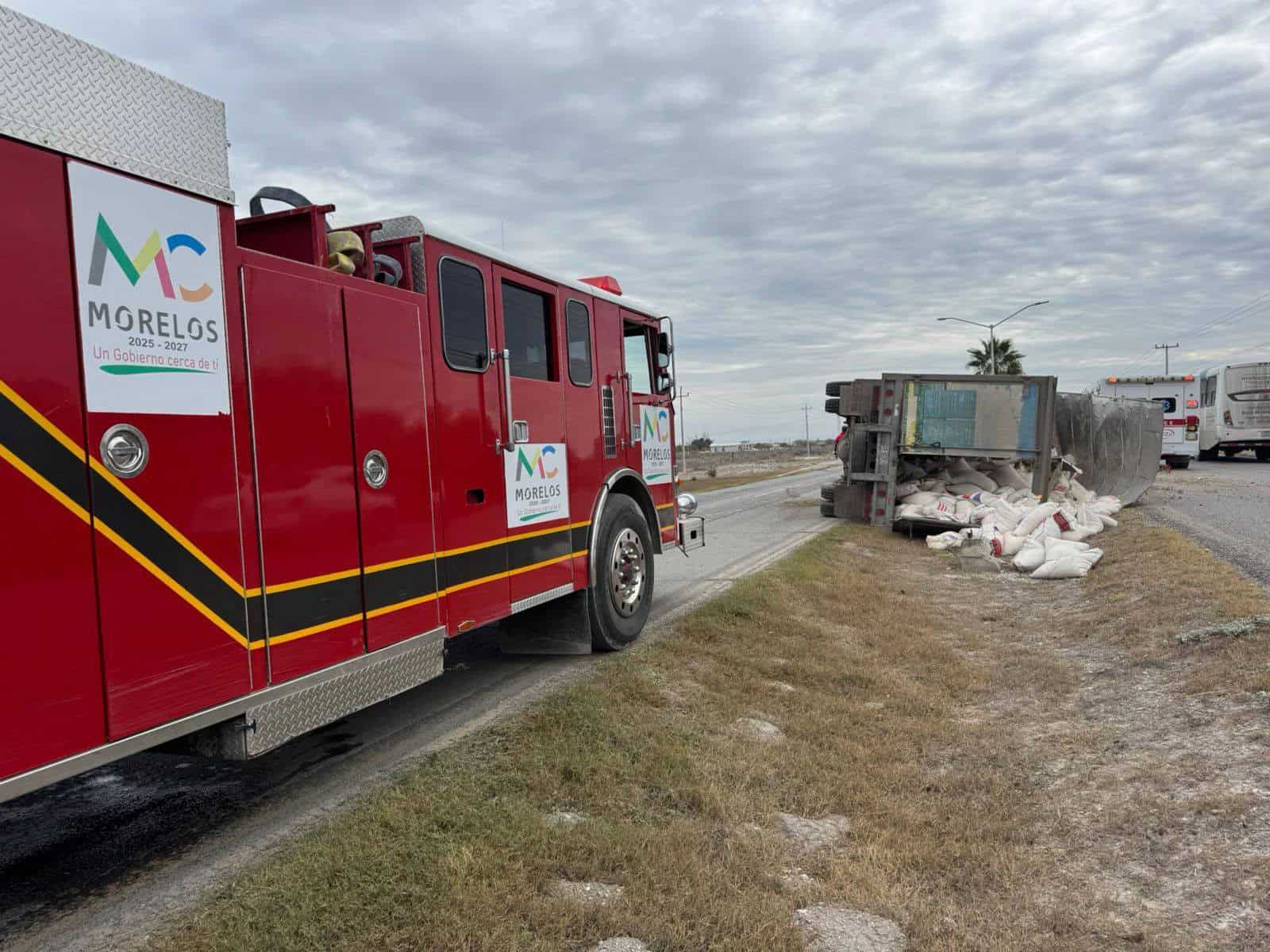 Aparatosa volcadura en la Morelos–Allende deja dos lesionados