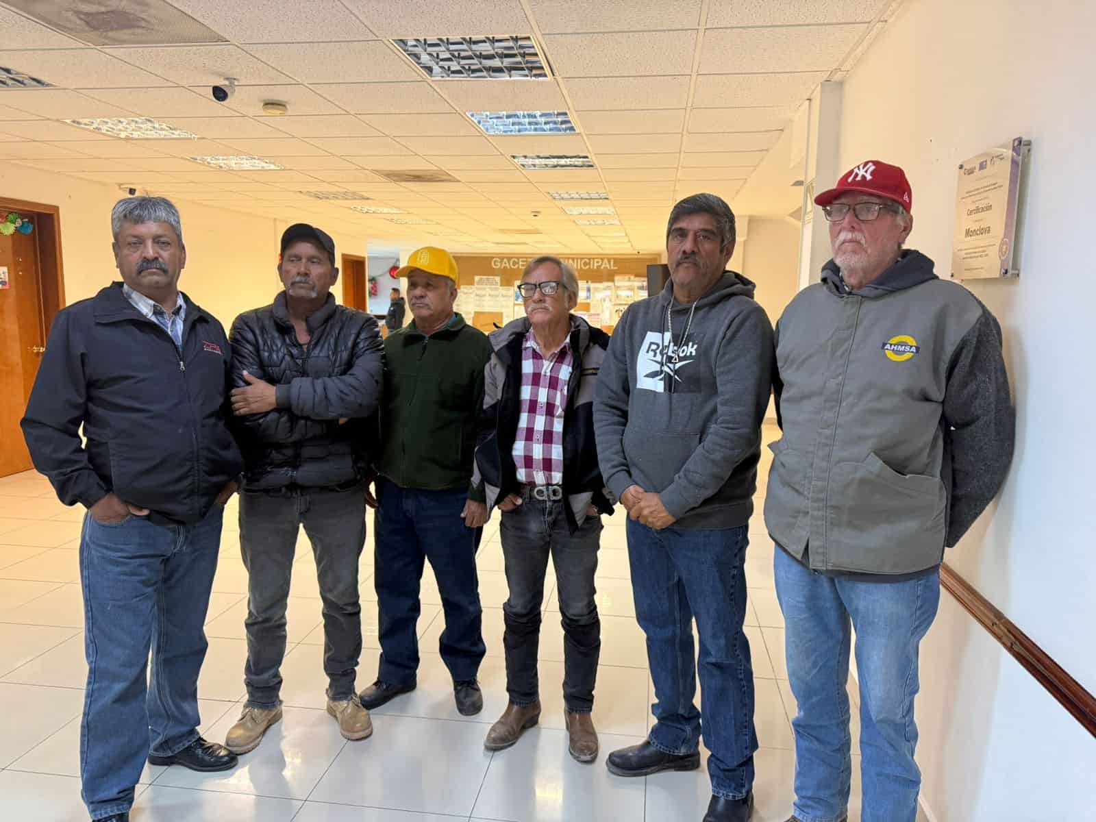 Juan Ruvalcaba organiza protesta de exobreros de AHMSA en Coahuila