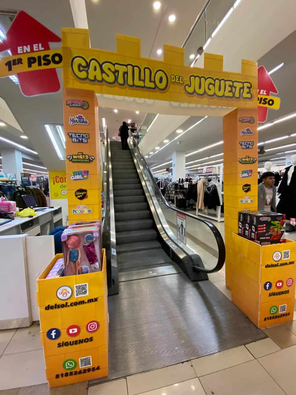 Comercios en el Centro de la ciudad ofrecen juguetes para Santa Claus