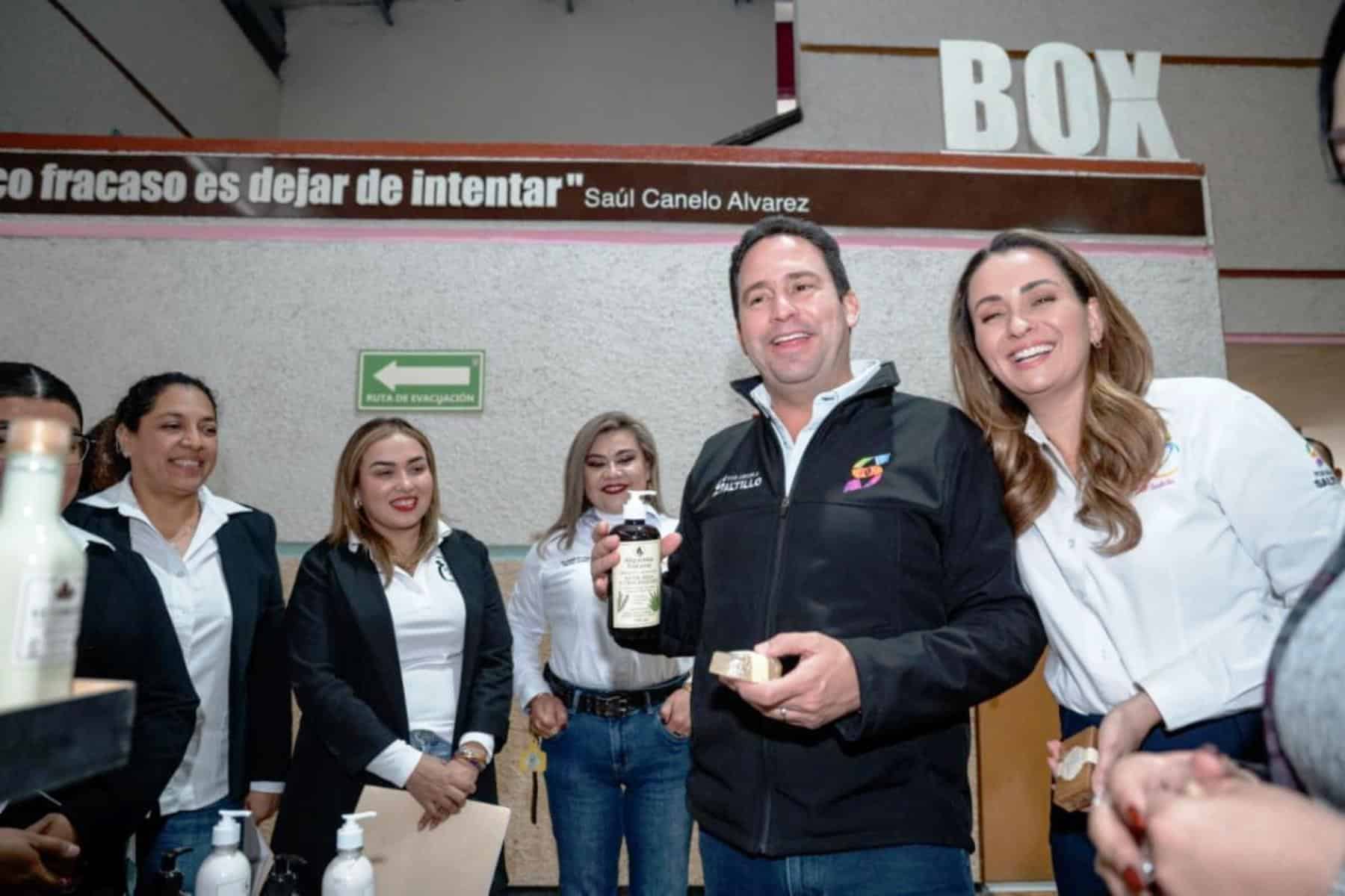 Javier Díaz González y Luly López Naranjo celebran graduación en Saltillo