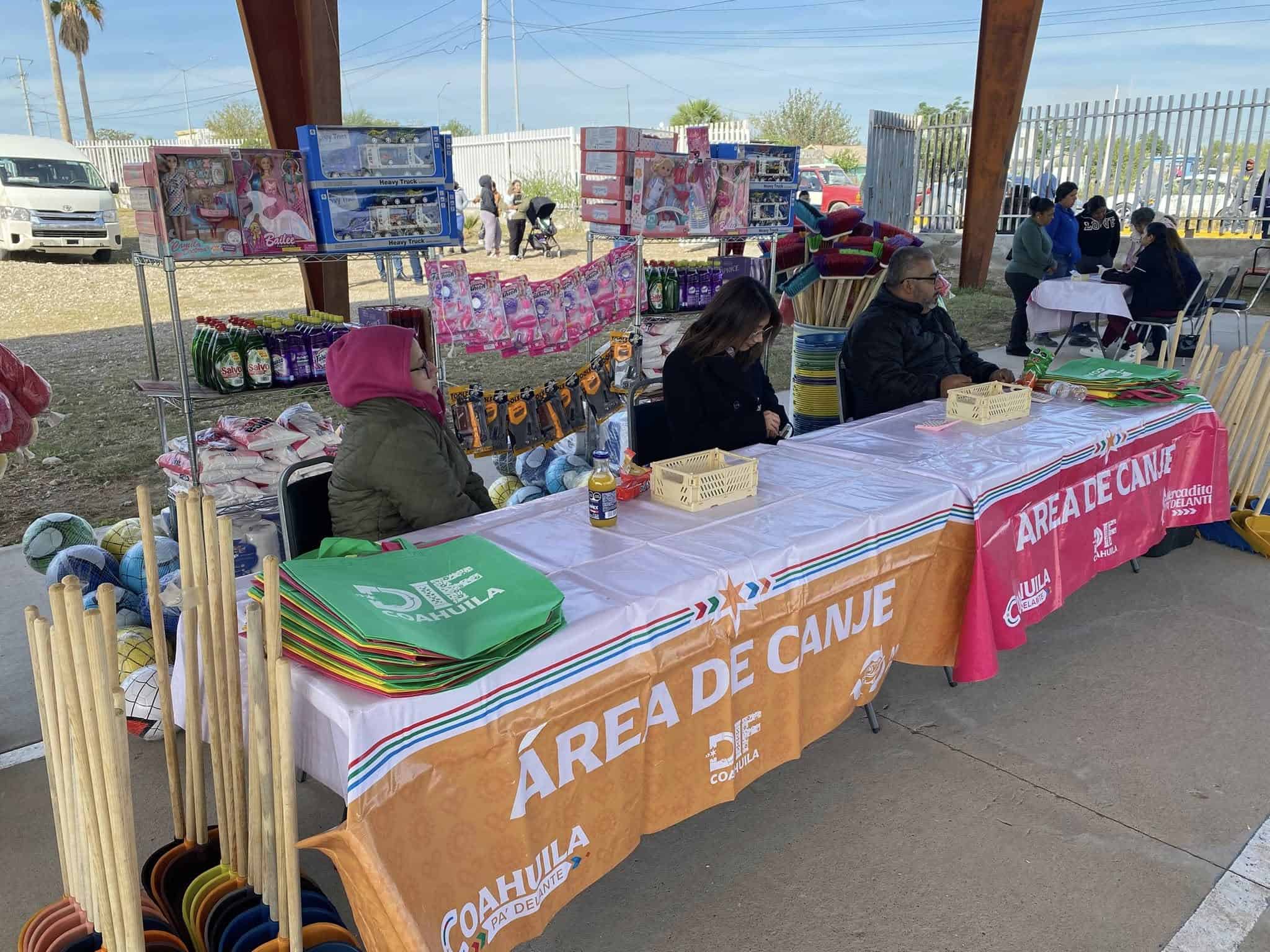 DIF Coahuila instala mercadito PaDelante en Piedras Negras
