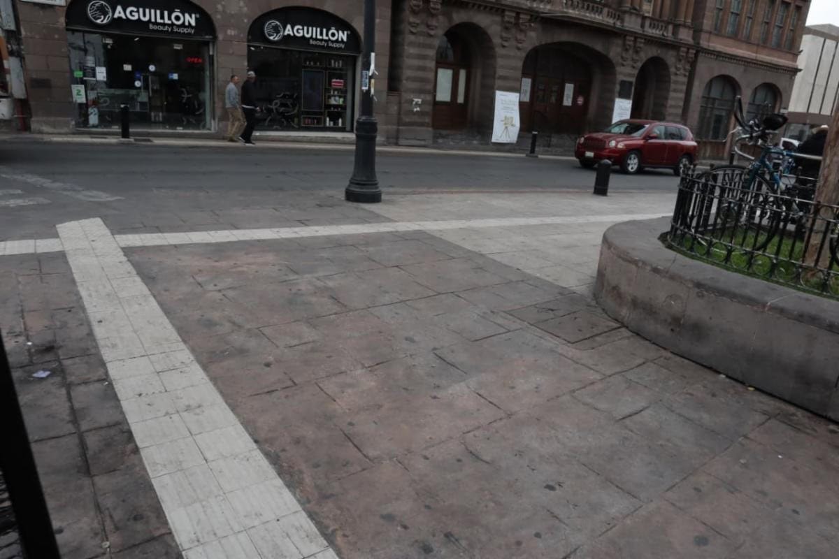Gobierno Municipal de Saltillo realiza jornada de limpieza en Plaza Manuel Acuña