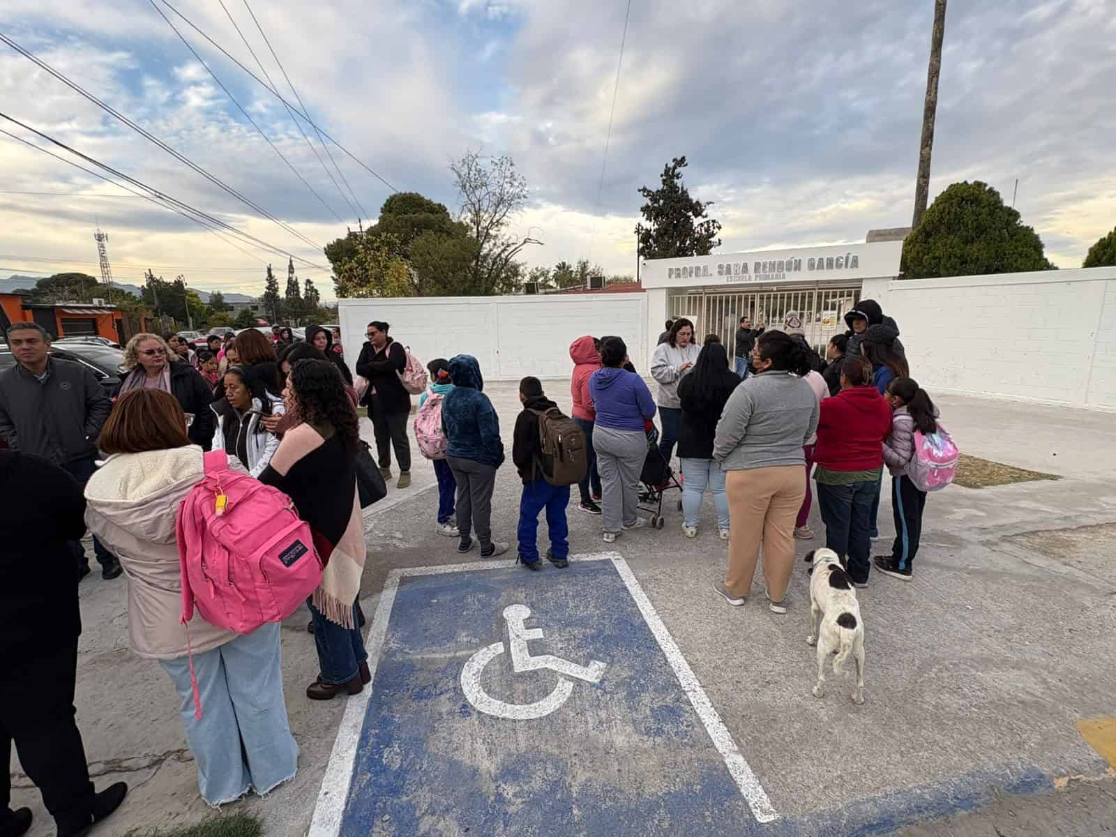 Protestan en Frontera por techado de primaria vendido