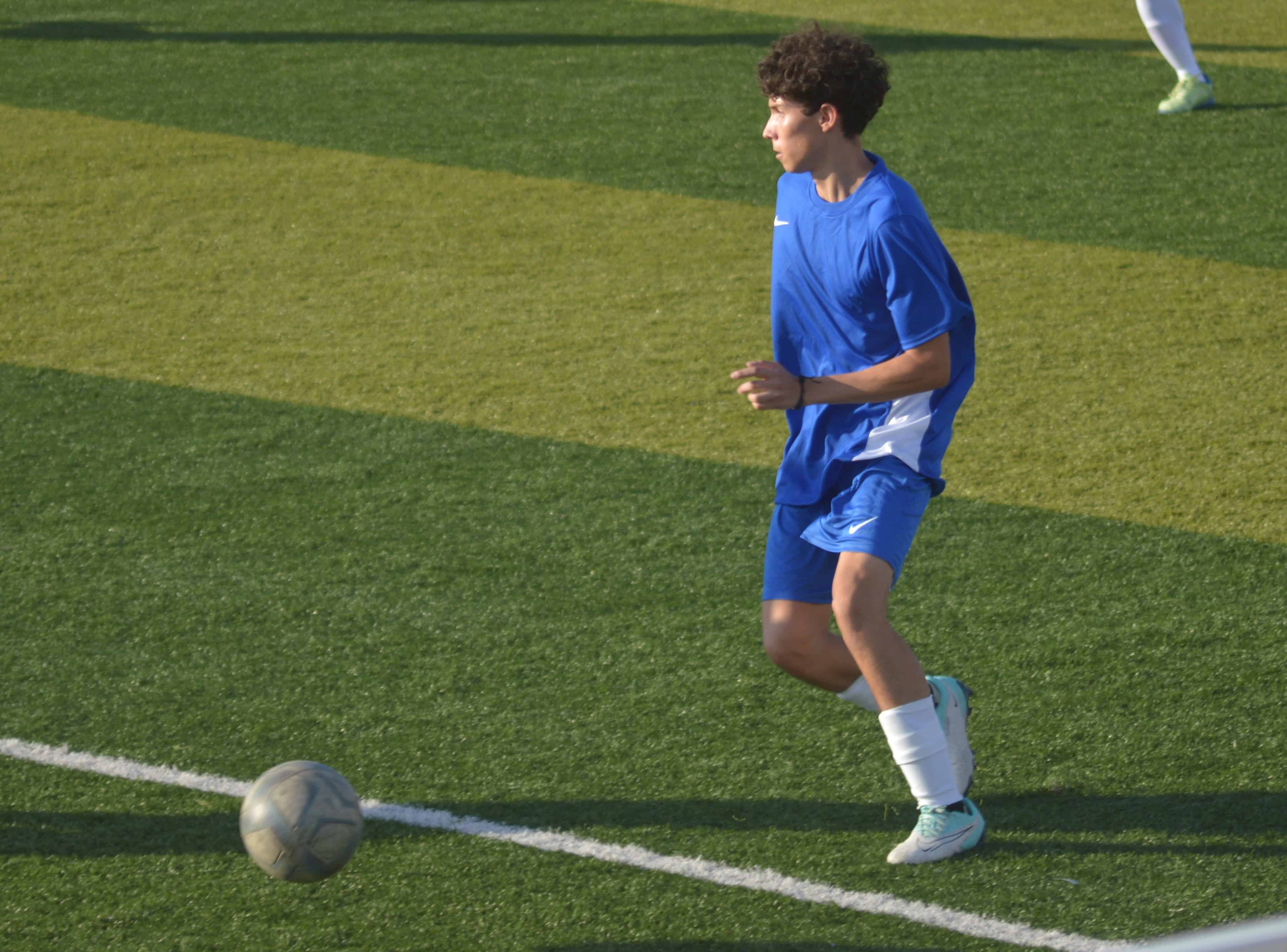 Yosdan de la Rosa brilla con hat-trick en la jornada 12