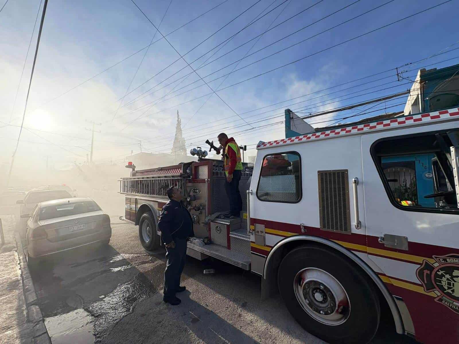 Incendio en Saltillo: bomberos controlan fuego en colonia Isabel Amalia