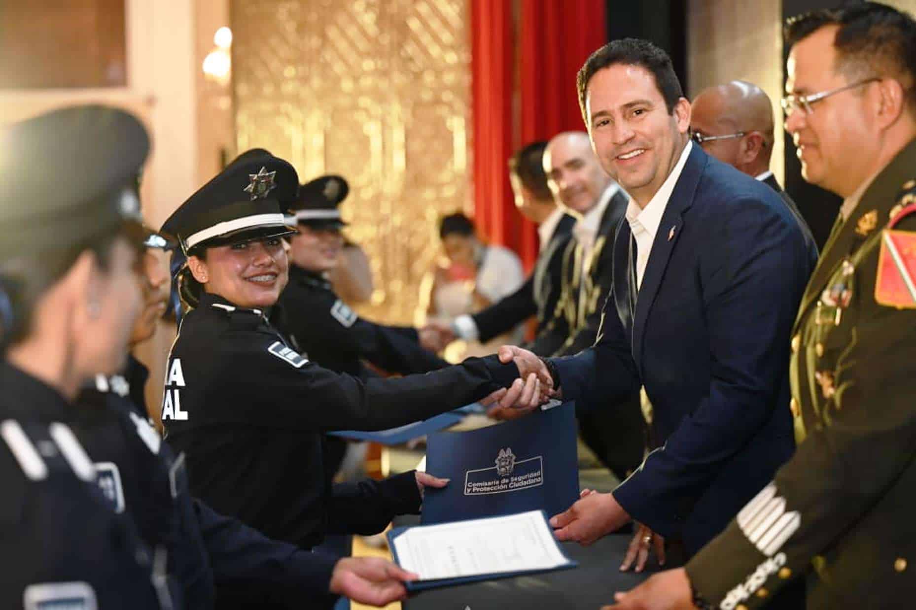 Saltillo: 100 nuevos policías se gradúan bajo Javier Díaz González