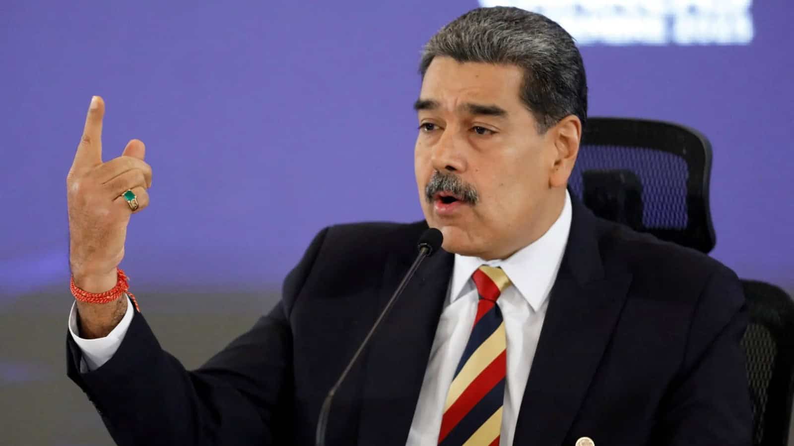 Maduro busca ayuda externa y cambia de lugar para dormir por amenazas