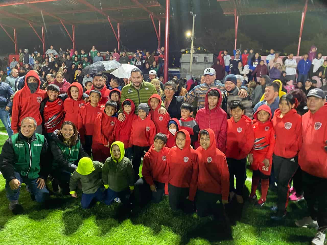 Carlos Villarreal Pérez entrega campo deportivo en Monclova