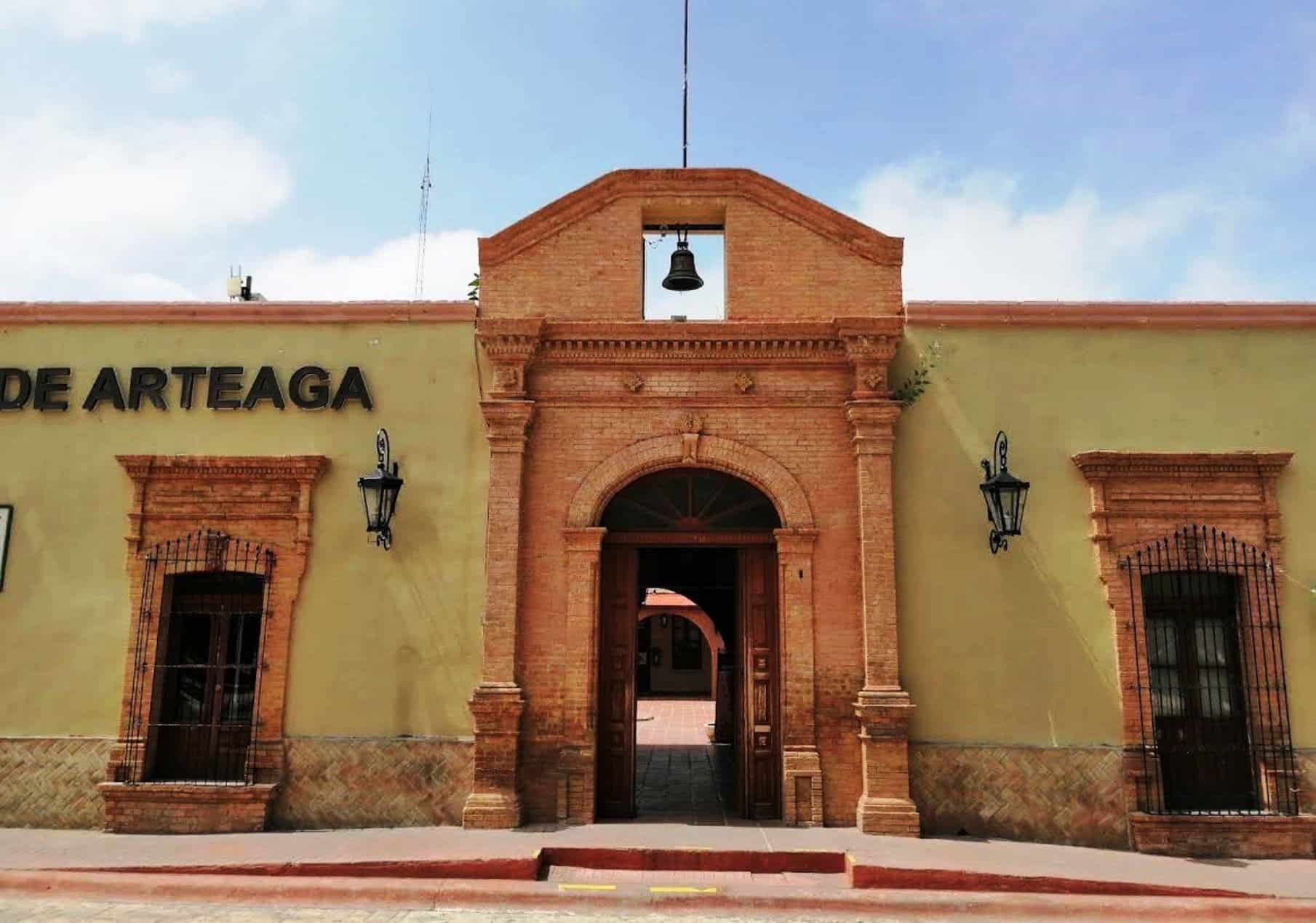 Arteaga: hasta 30 personas cobran sin trabajar en la administración municipal