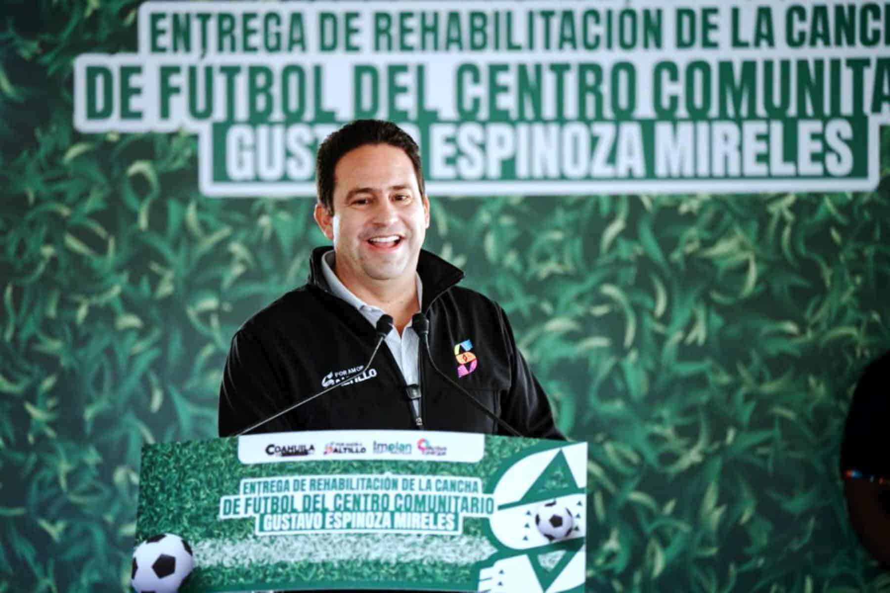 Javier Díaz González entrega rehabilitación de cancha en Saltillo