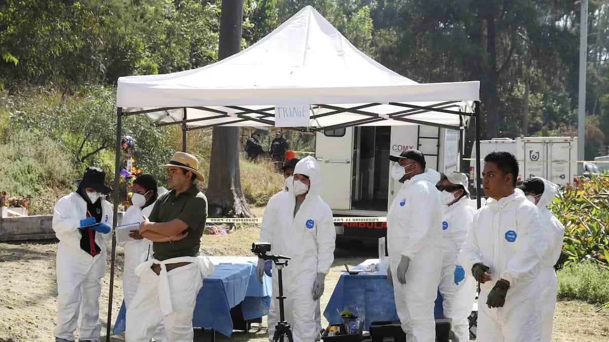 23 cuerpos sin identificar hallados en fosa común de CDMX