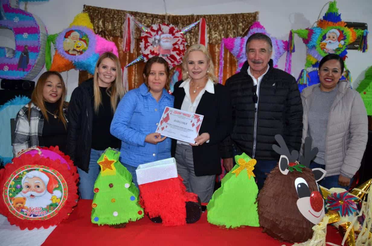 Laura Jiménez clausura cursos de piñatas en Múzquiz