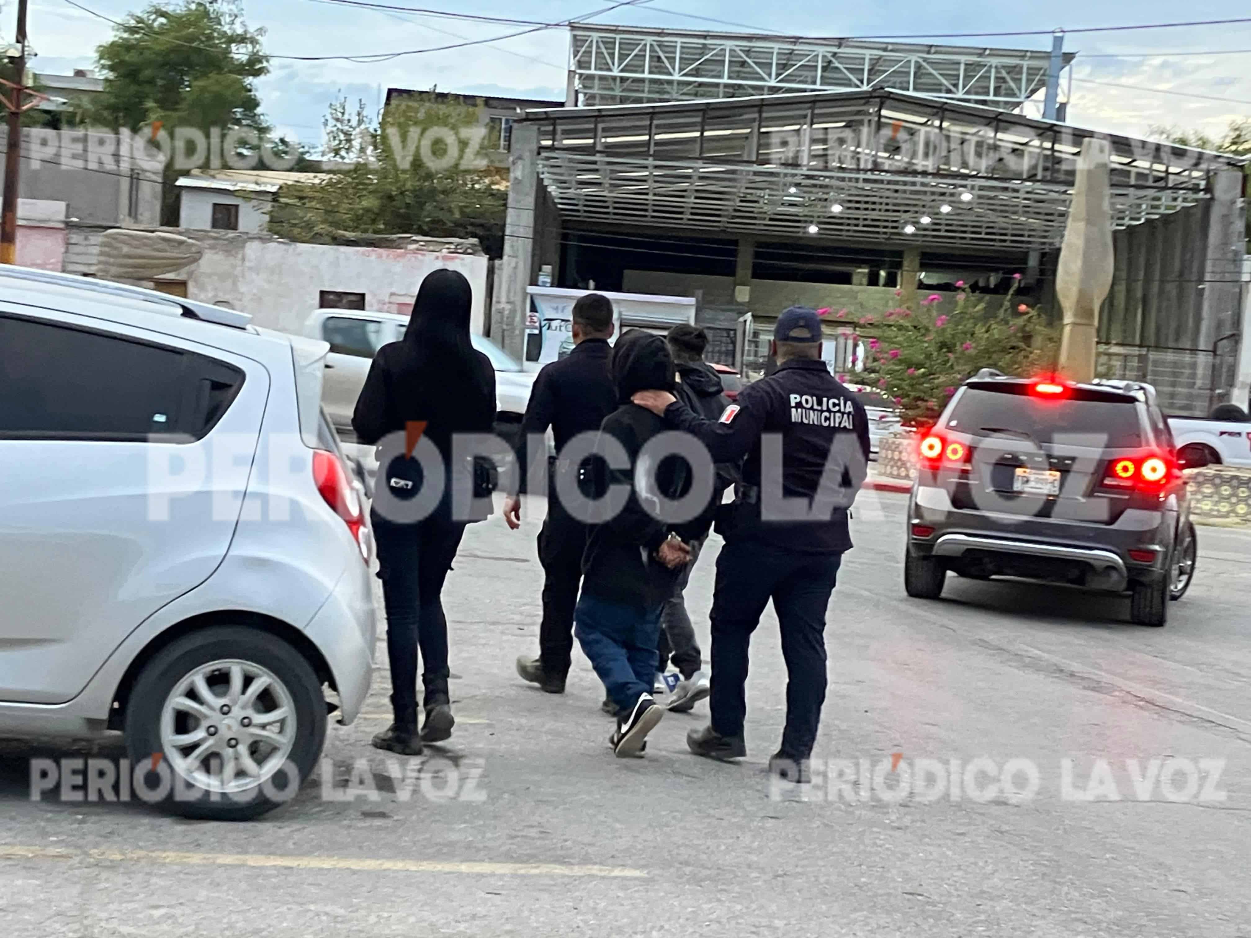 Detienen a dos hombres por portar armas en Monclova