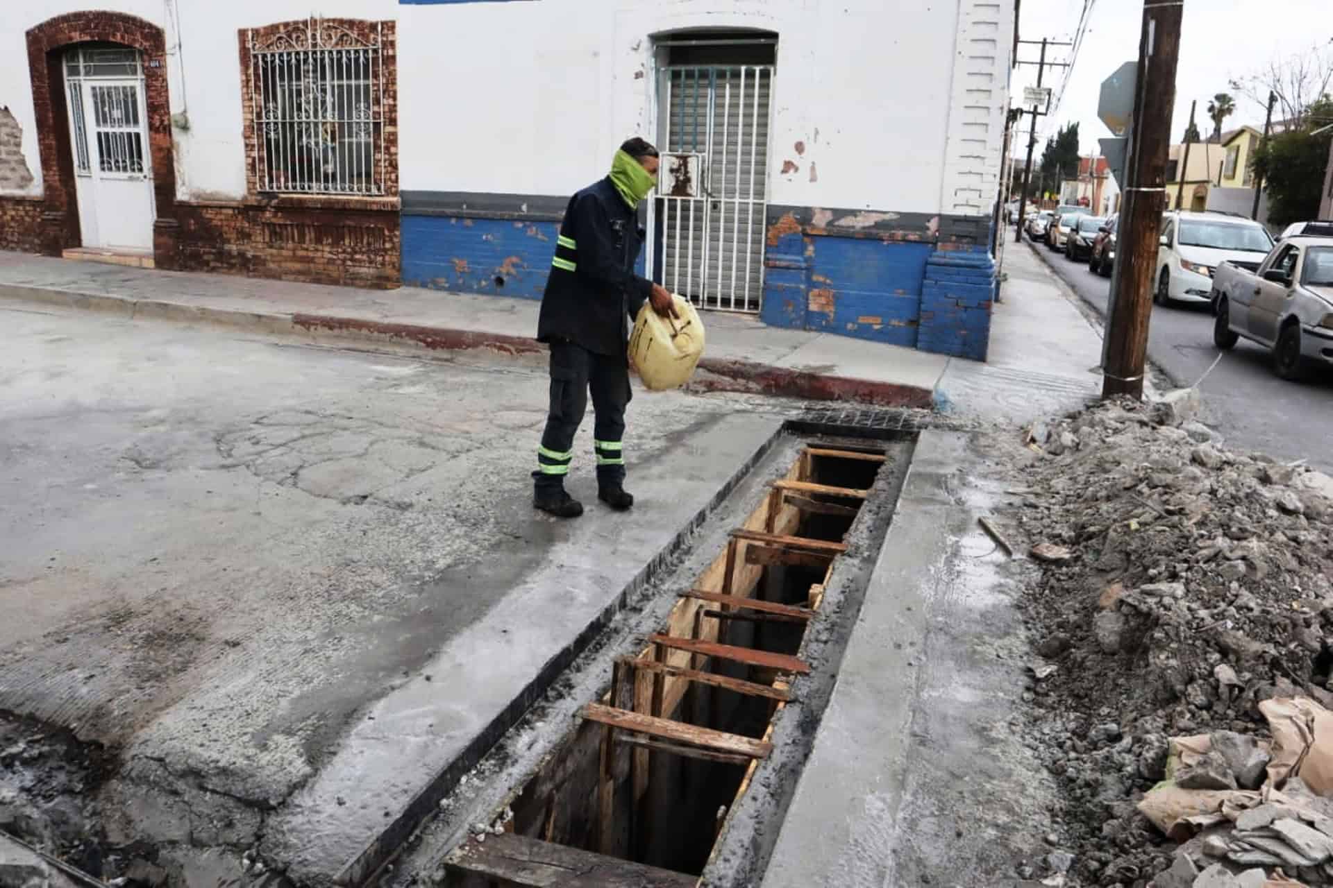 Saltillo: Gobierno Municipal realiza limpieza en callejones de Mirasierra