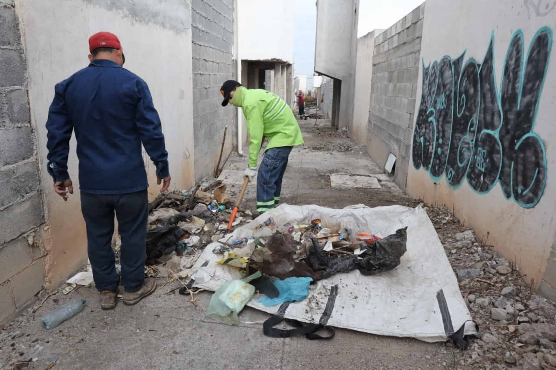 Saltillo: Gobierno Municipal realiza limpieza en callejones de Mirasierra