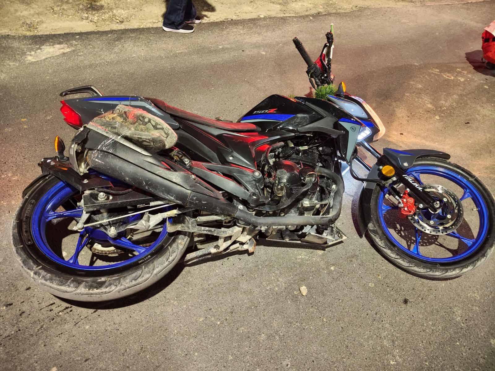 Motociclista resulta lesionado tras choque en el libramiento José de las Fuentes