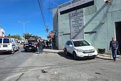 Accidente de camioneta en Monclova deja daños materiales
