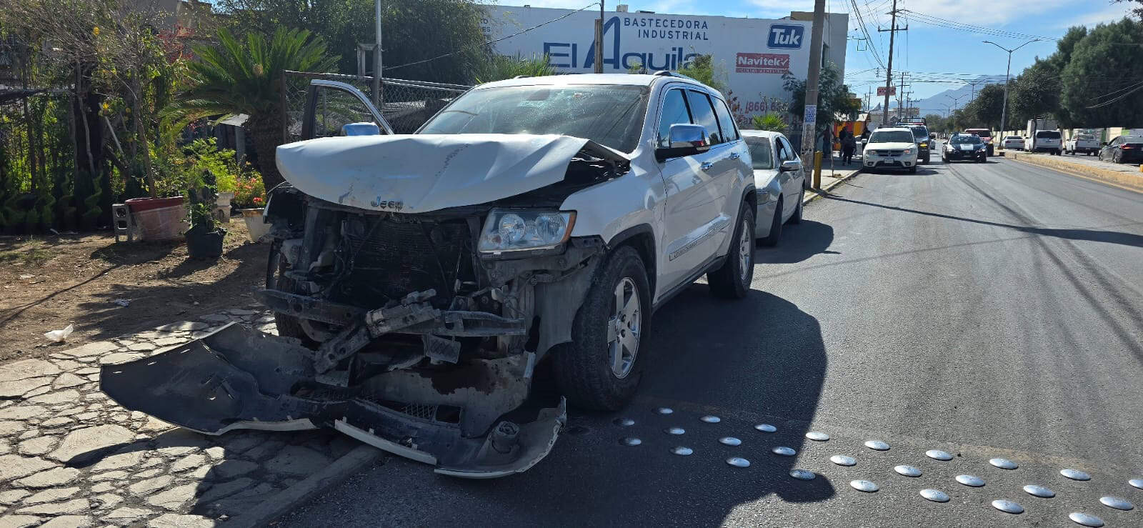 Accidente de camioneta en Monclova deja daños materiales