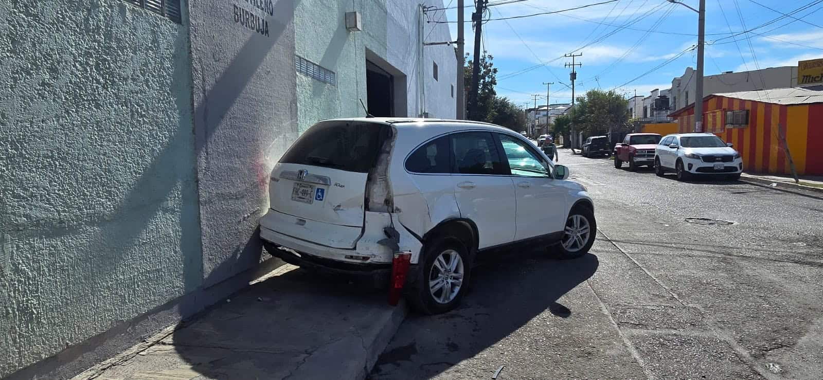 Accidente de camioneta en Monclova deja daños materiales