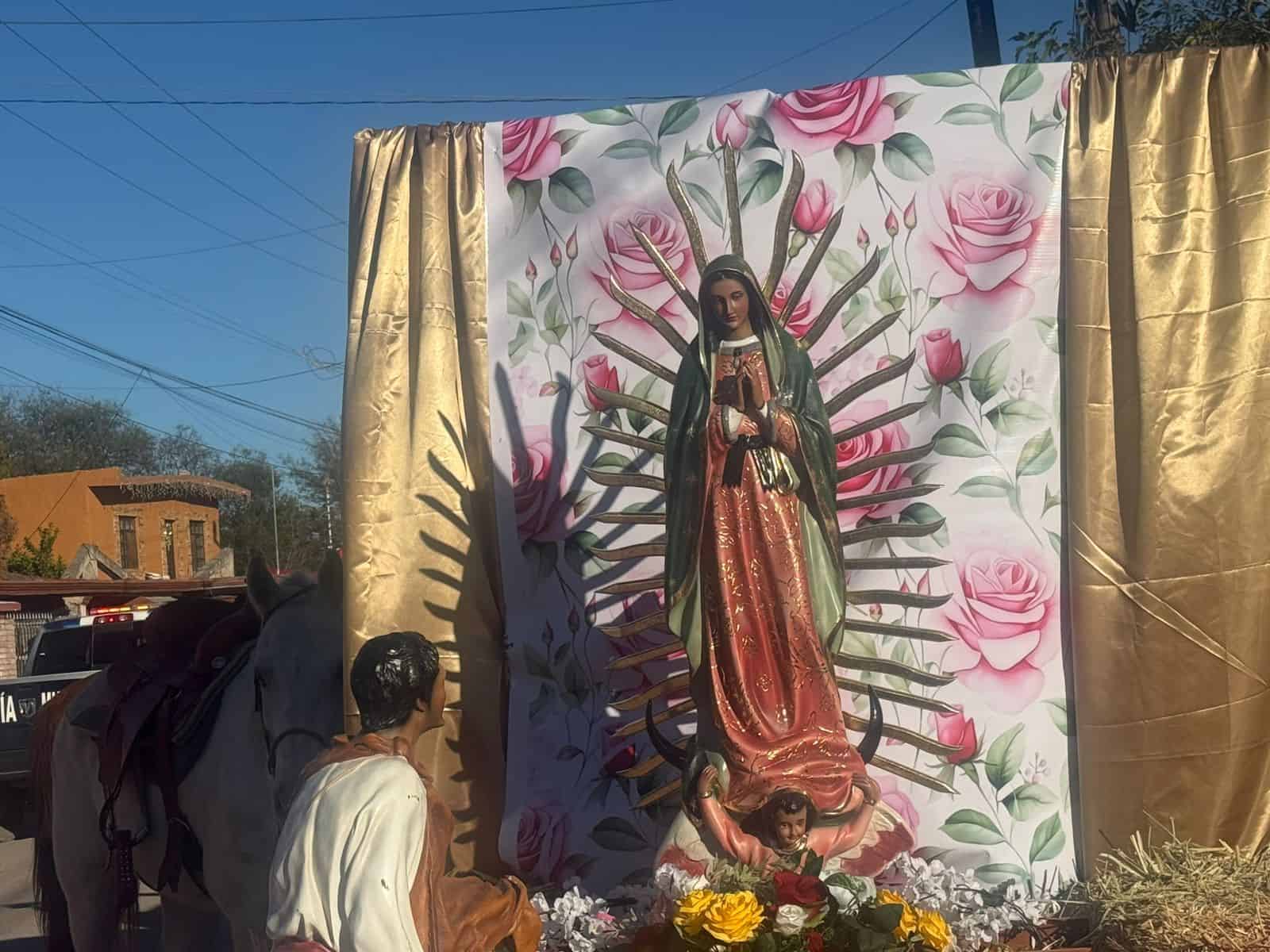 El padre Jesús de León lidera la cabalgata guadalupana en Múzquiz