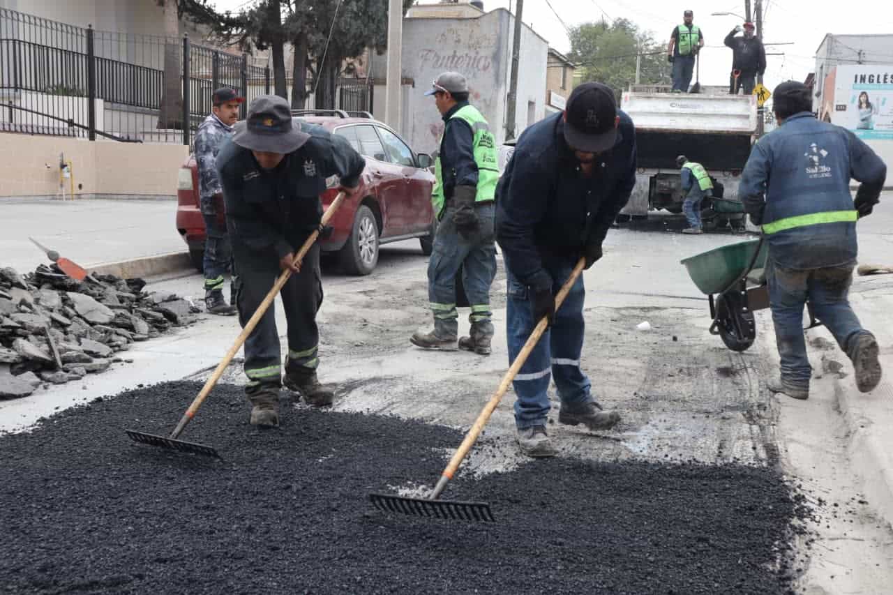 Javier Díaz González refuerza el bacheo en Saltillo para mejorar vialidades