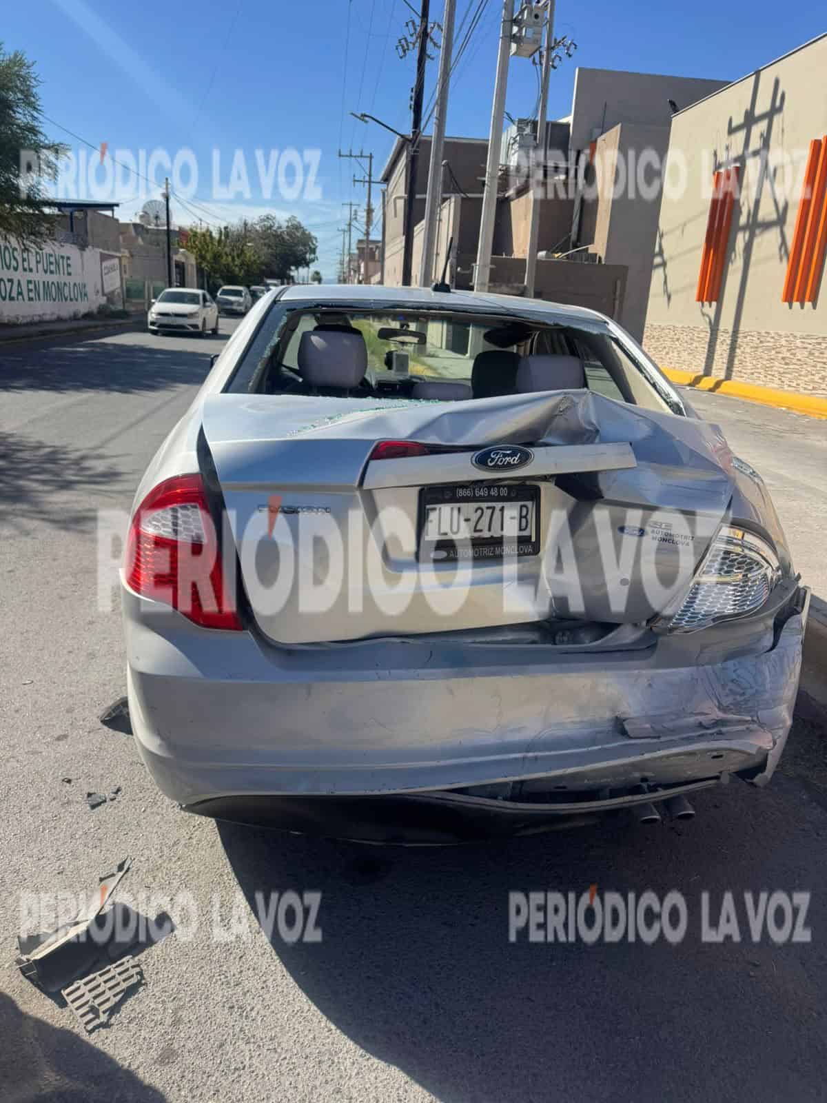 Choque entre cuatro vehículos provoca daños en Monclova