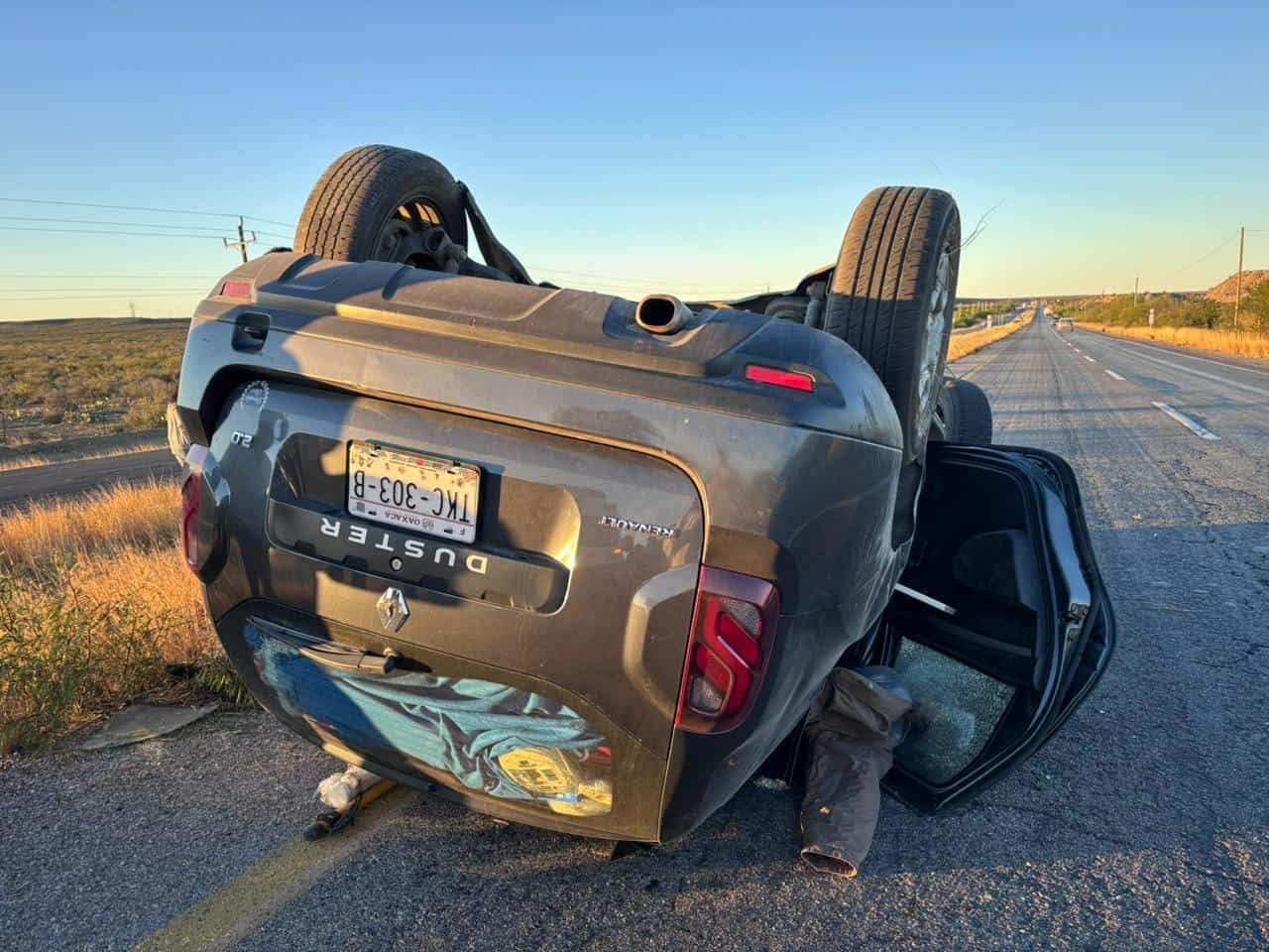 Pareja de Oaxaca sufre accidente en carretera 57 en Sabinas