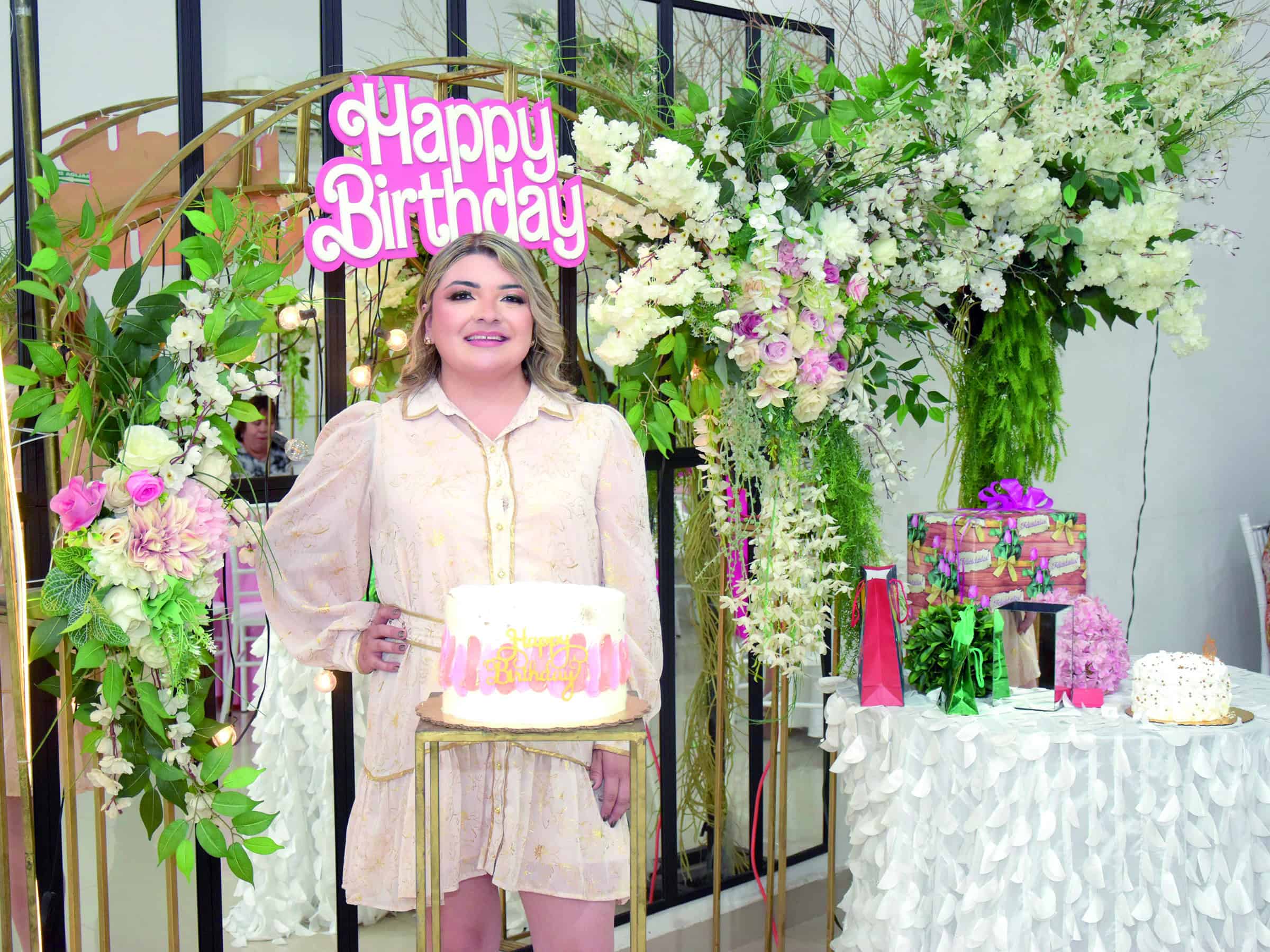 Walkiria Montoya celebra su cumpleaños rodeada de seres queridos