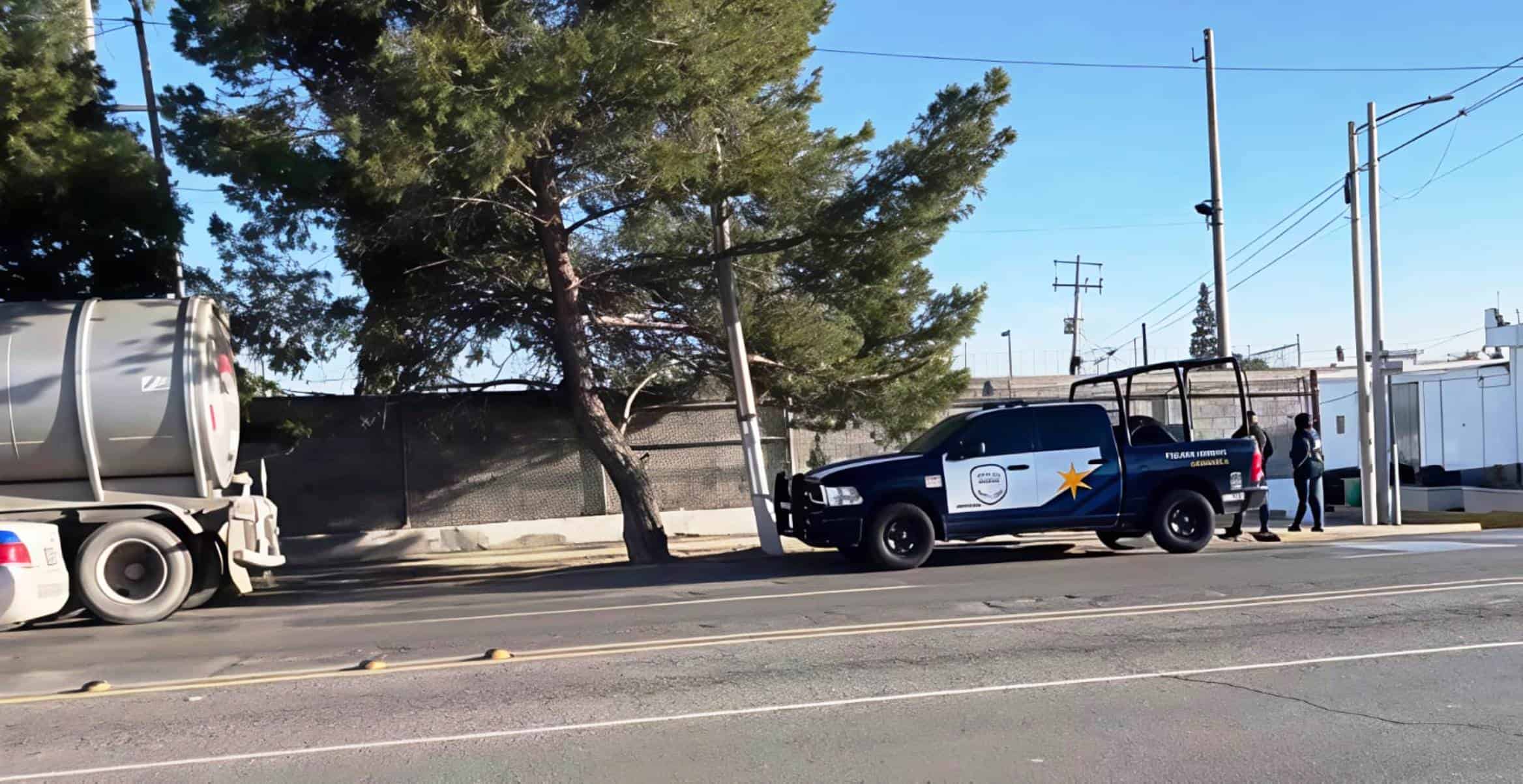 Agentes de la Policía Estatal de Coahuila aseguran pipa con 30 mil litros de combustible en Saltillo